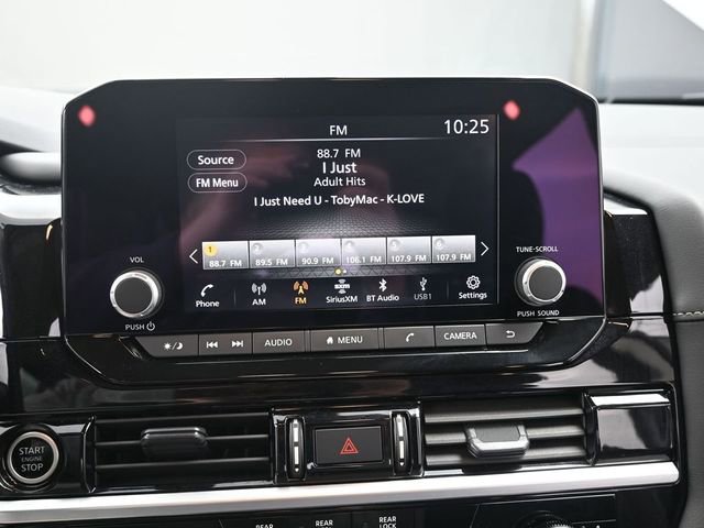 Used 2024 Nissan Pathfinder SV image 18