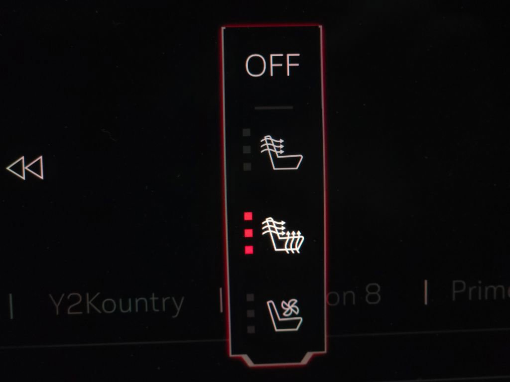 Used 2025 GMC Yukon Denali Ultimate w/ LPO, Floor Liner Package image 13