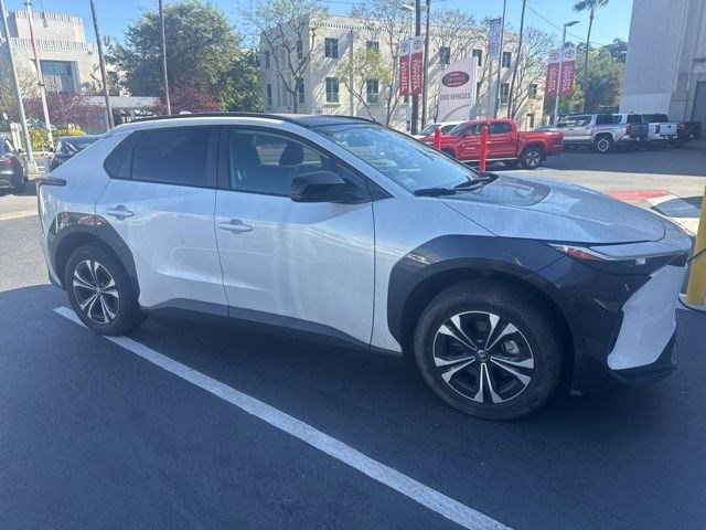 Used 2023 Toyota bZ4X XLE w/ Weather Package FWD image 3