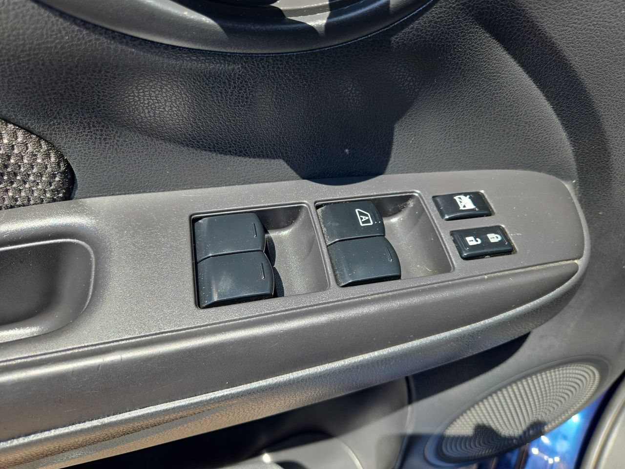 Used 2013 Nissan Versa SV FWD image 26