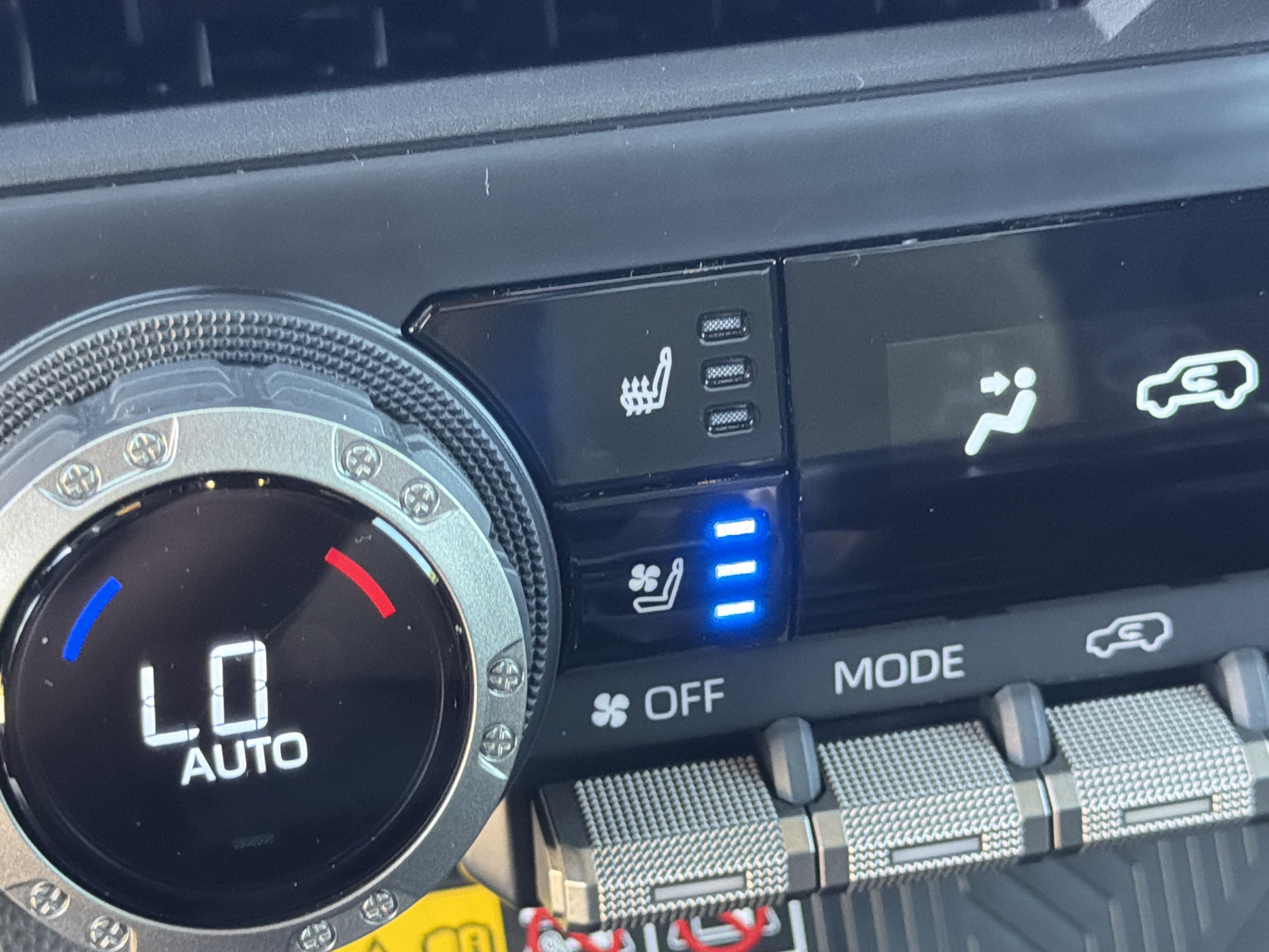 Used 2025 Toyota 4Runner Limited AWD/4WD image 32