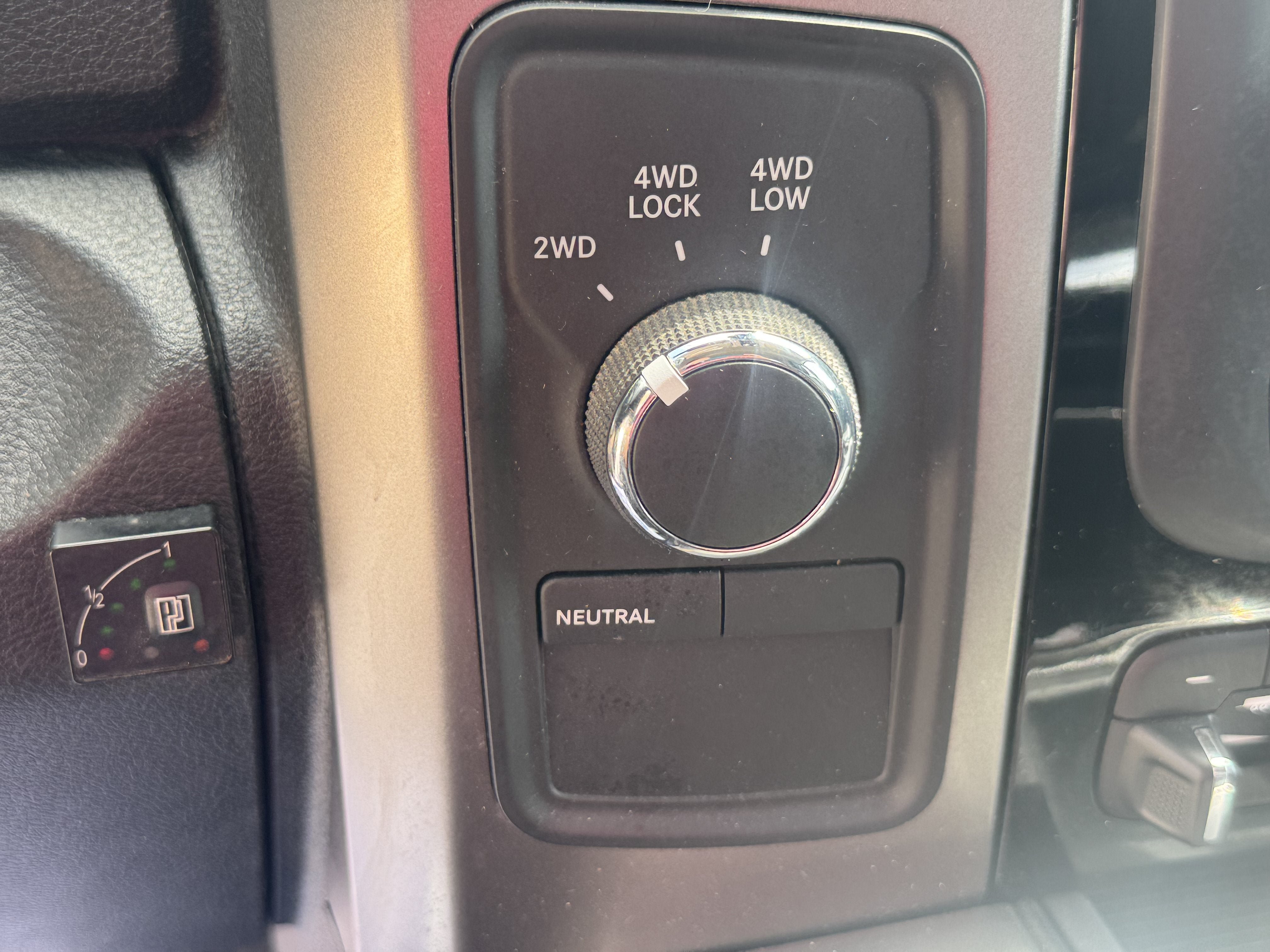 Used 2018 RAM 2500 Laramie w/ Sport Appearance Group AWD/4WD image 23