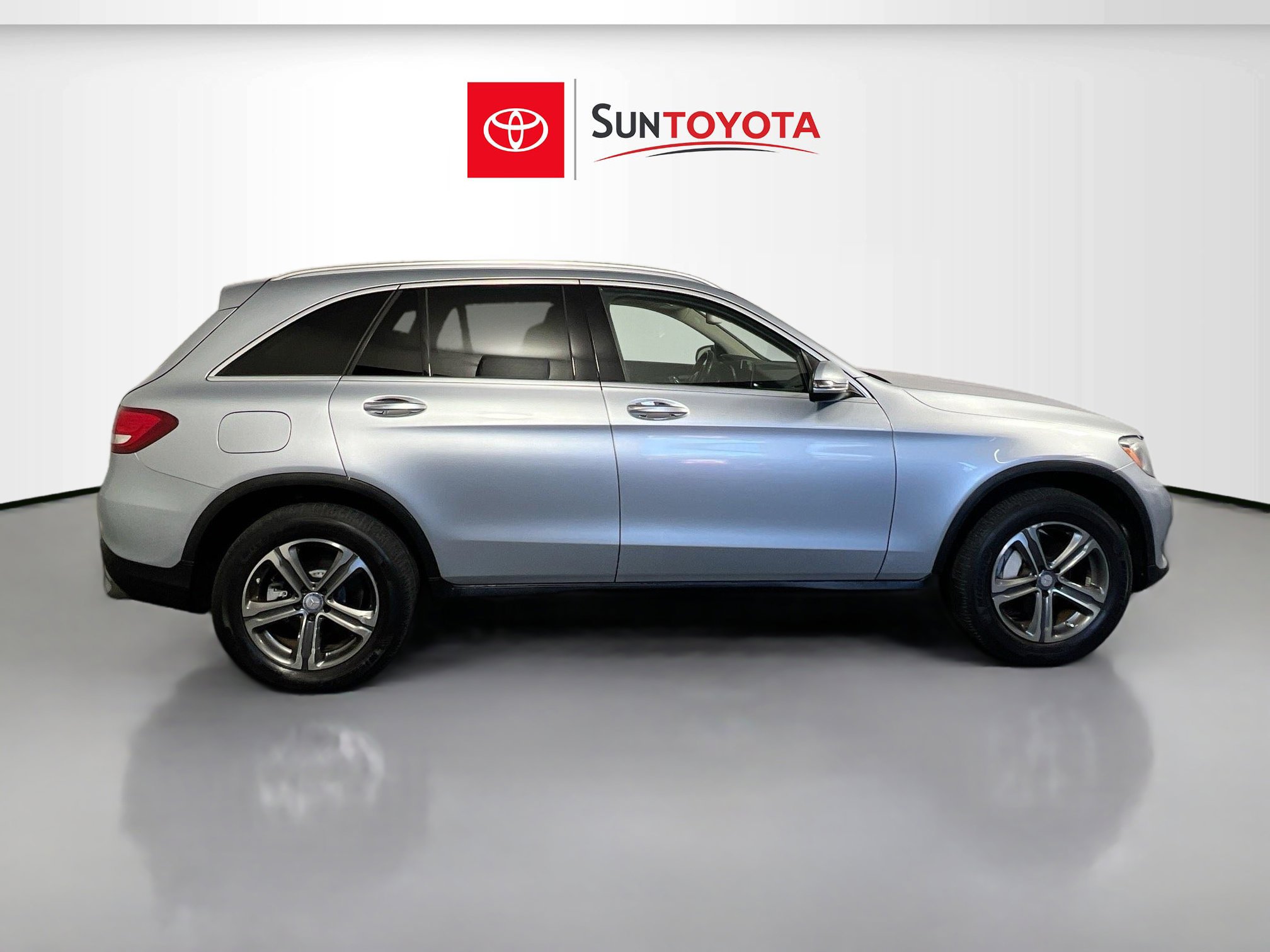 Used 2017 Mercedes-Benz GLC 300 image 2