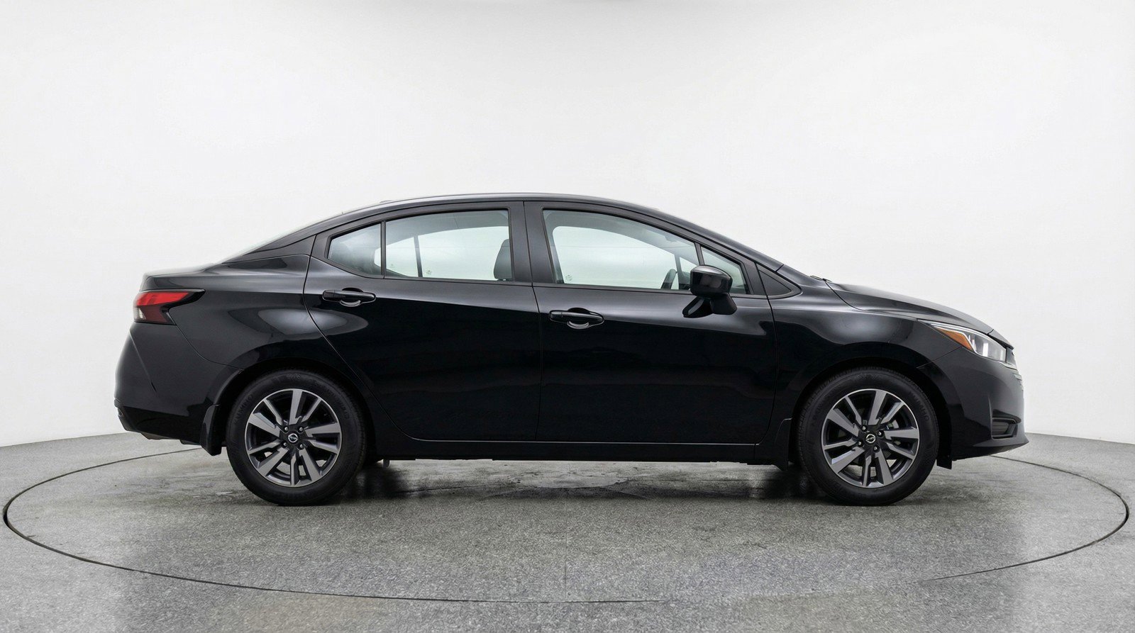 Used 2025 Nissan Versa SV FWD image 9