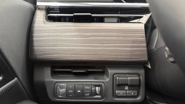 Used 2025 GMC Sierra EV Denali AWD/4WD image 35