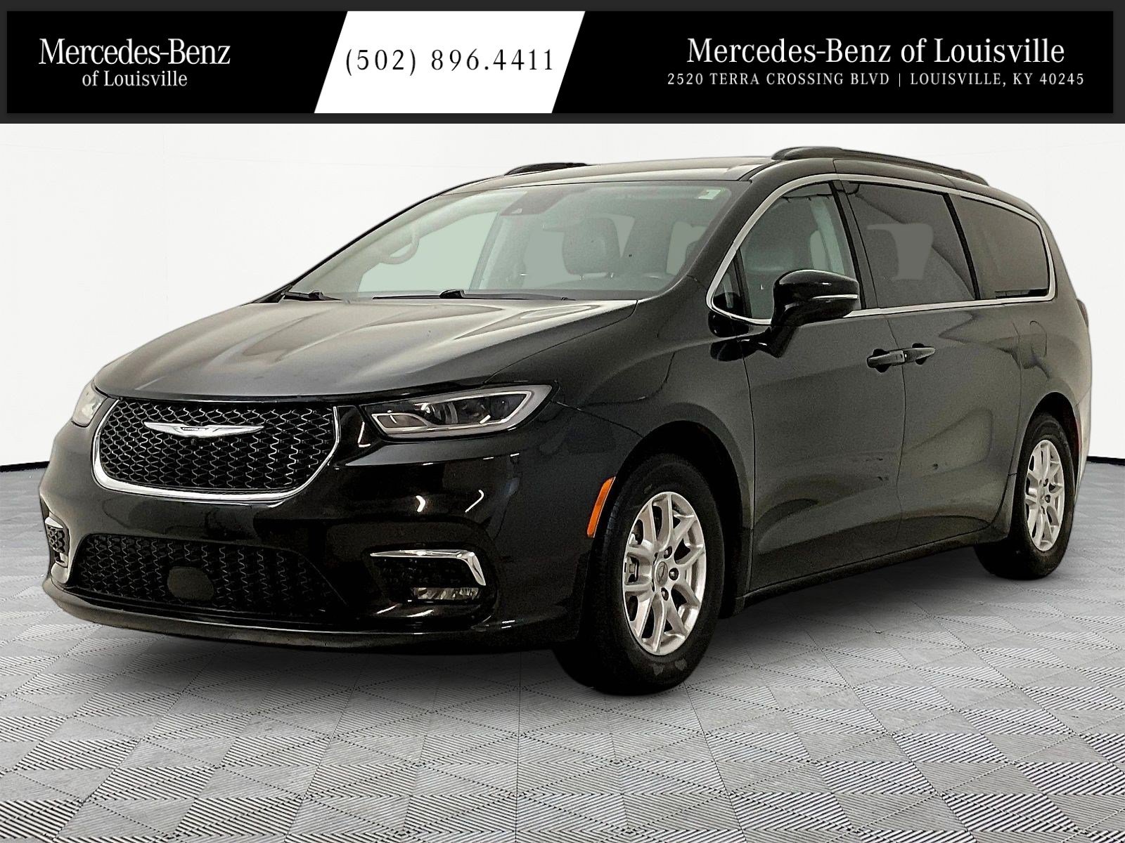 Used 2022 Chrysler Pacifica Touring-L FWD image 1