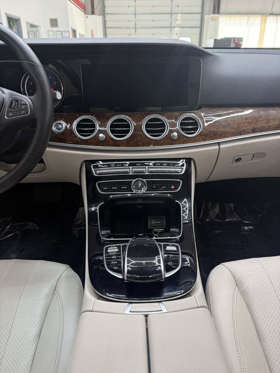 Used 2017 Mercedes-Benz E 300 4MATIC image 28