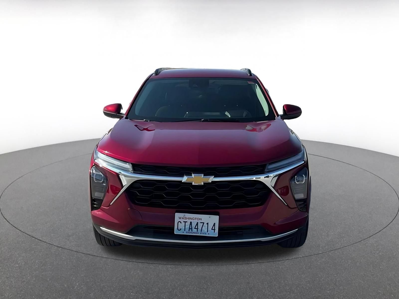 Used 2025 Chevrolet Trax LT w/ LT Convenience Package FWD image 4