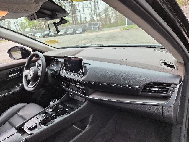 Used 2023 Nissan Rogue SV w/ SV Premium B Package AWD/4WD image 12