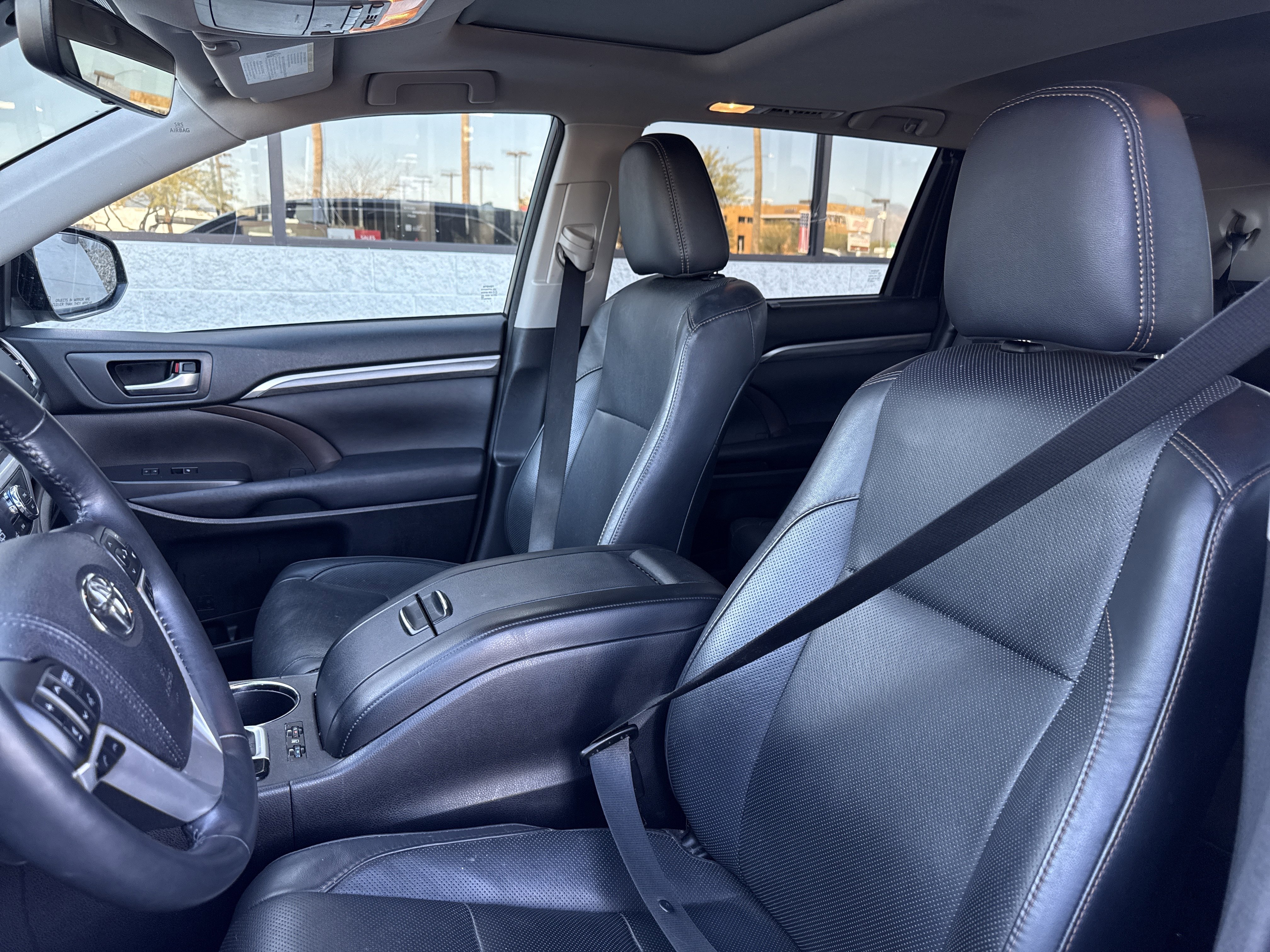 Used 2017 Toyota Highlander Limited image 12