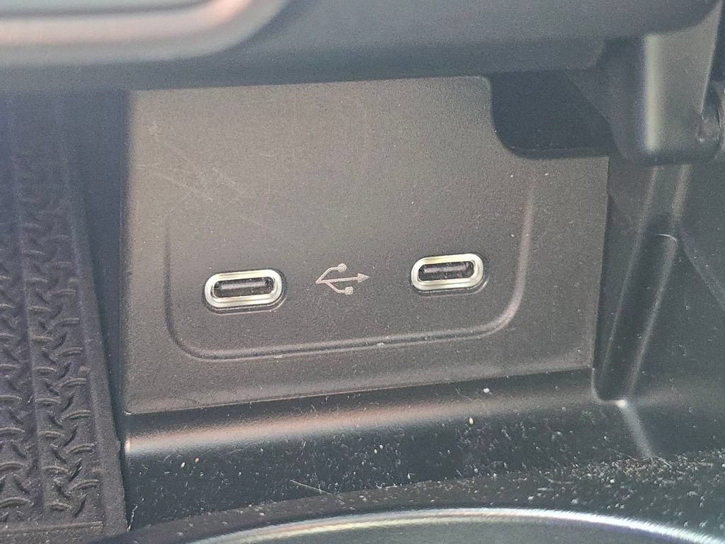 Used 2025 Mercedes-Benz C 300 4MATIC Sedan image 32