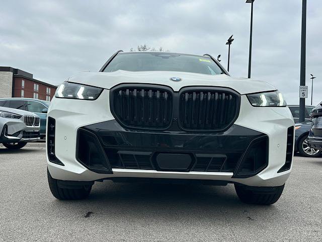 Used 2026 BMW X5 xDrive40i w/ M Sport Package AWD/4WD image 2