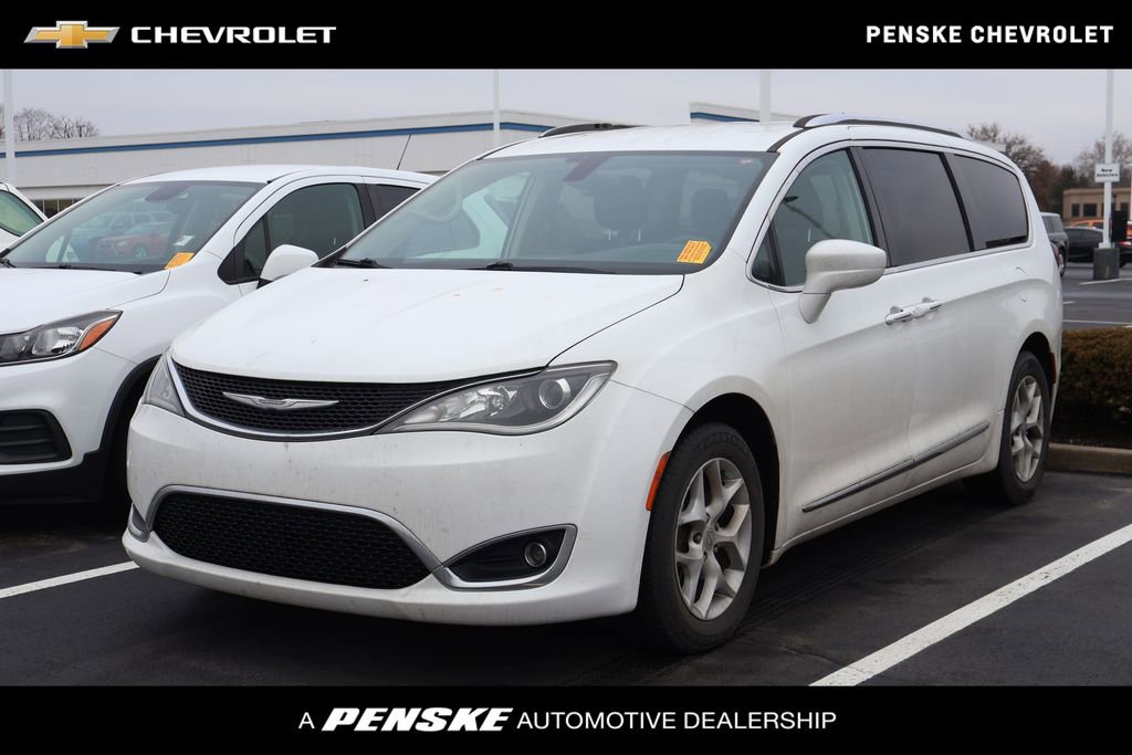 Used 2017 Chrysler Pacifica Touring-L Plus w/ Tire & Wheel Group image 1