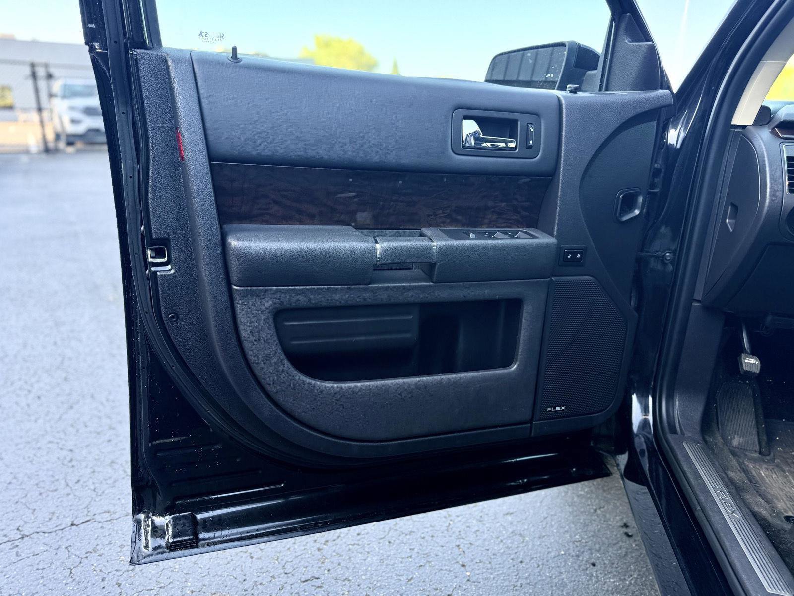 Used 2015 Ford Flex Limited w/ Equipment Group 302A AWD/4WD image 10