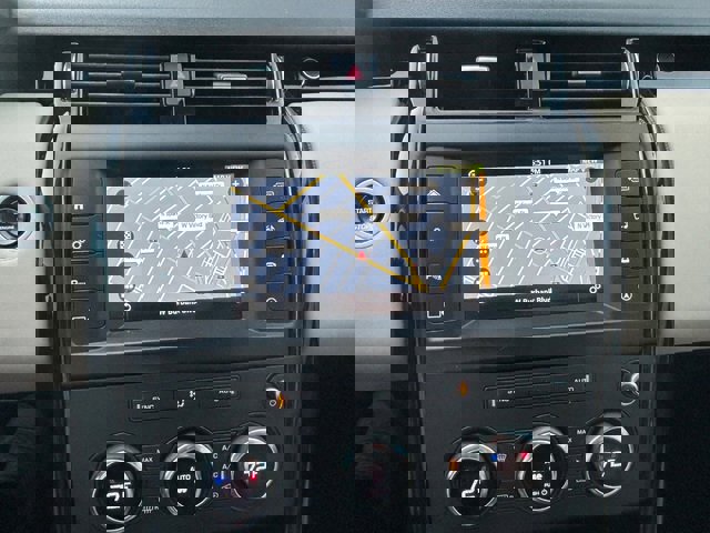 Used 2017 Land Rover Discovery SE image 39