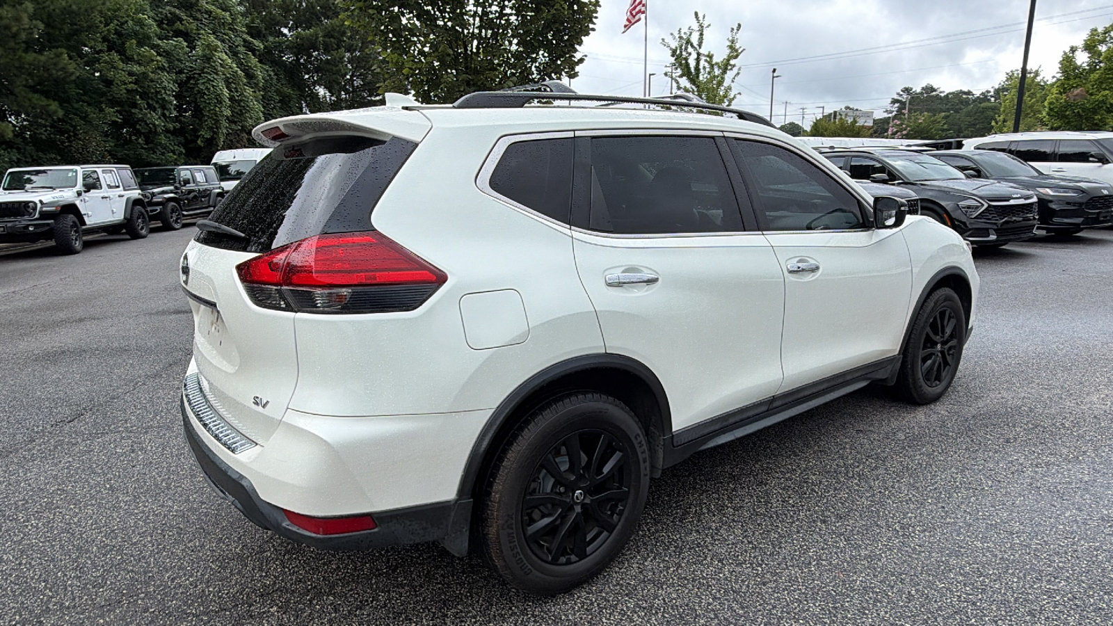 Used 2017 Nissan Rogue SV w/ Midnight Edition FWD image 8