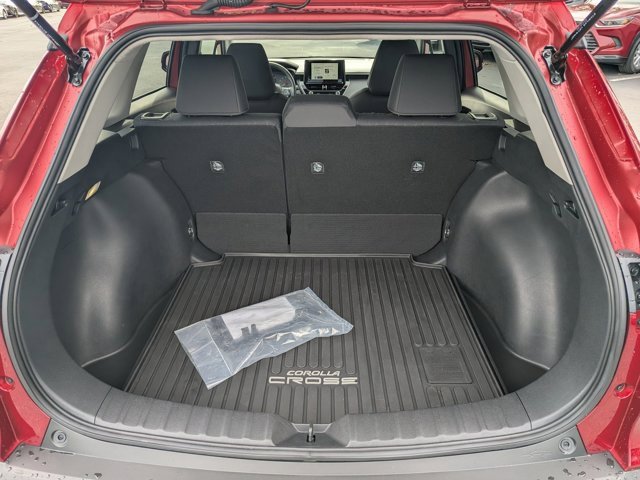 Used 2025 Toyota Corolla Cross LE image 16