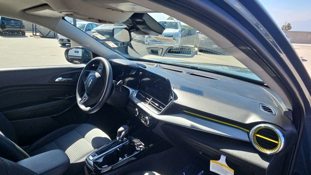 Used 2025 Chevrolet Trax LT w/ Sunroof Package FWD image 29