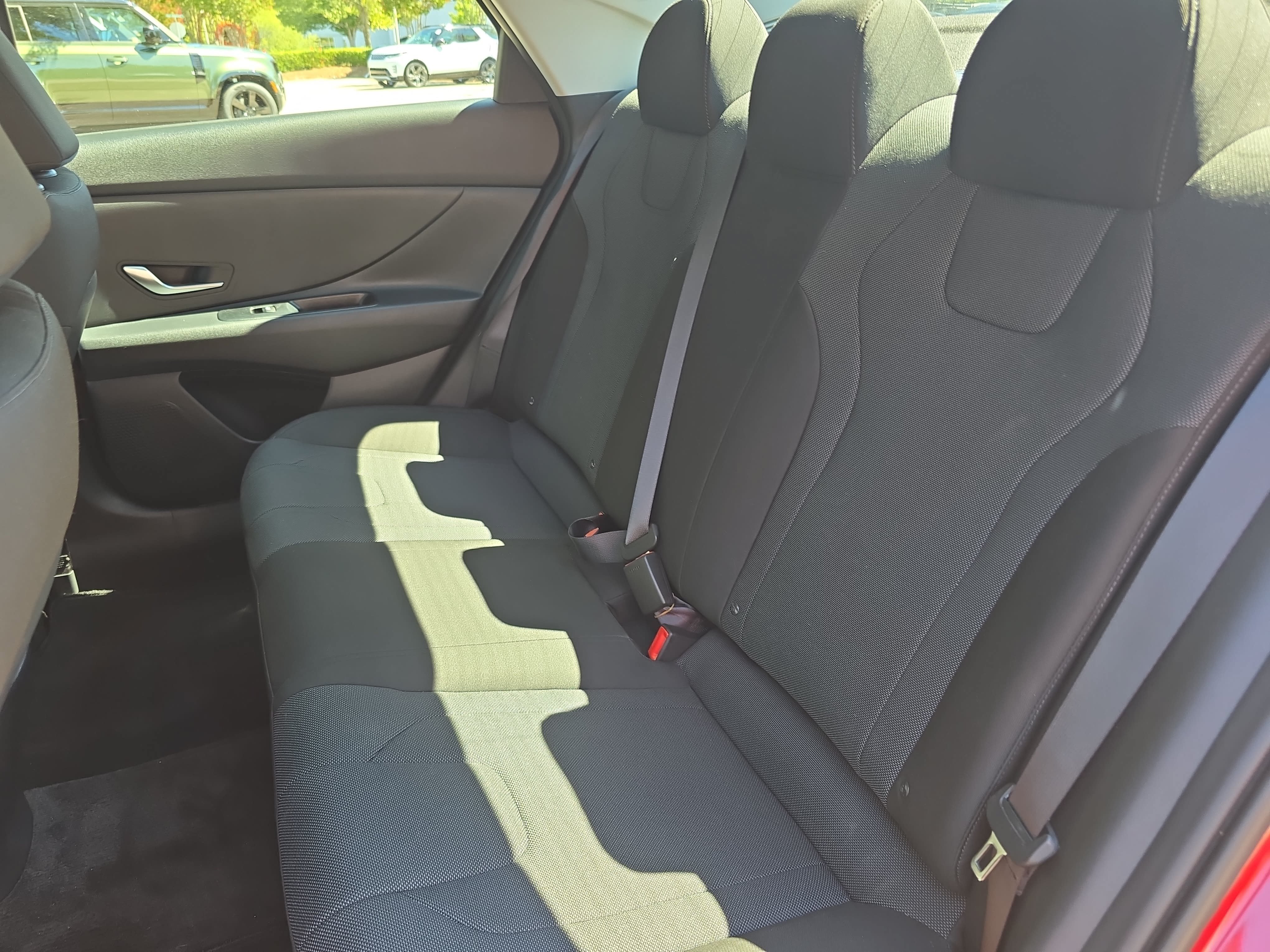 Used 2023 Hyundai Elantra SE FWD image 13