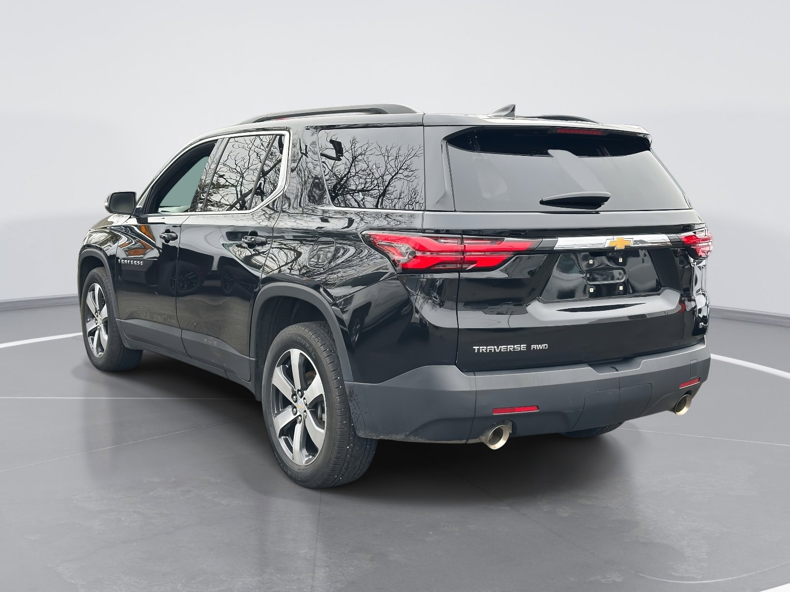 Used 2023 Chevrolet Traverse LT w/ LT Premium Package AWD/4WD image 7