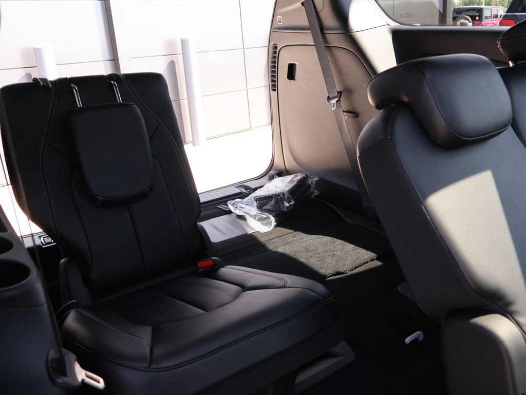 New 2026 Chrysler Pacifica Select FWD image 12