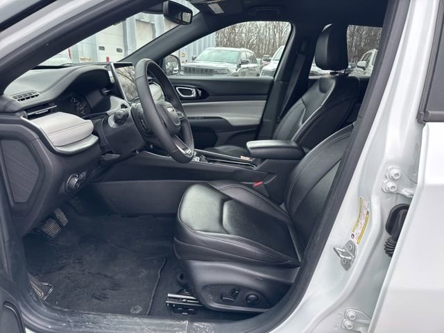 Used 2025 Jeep Compass Limited image 12