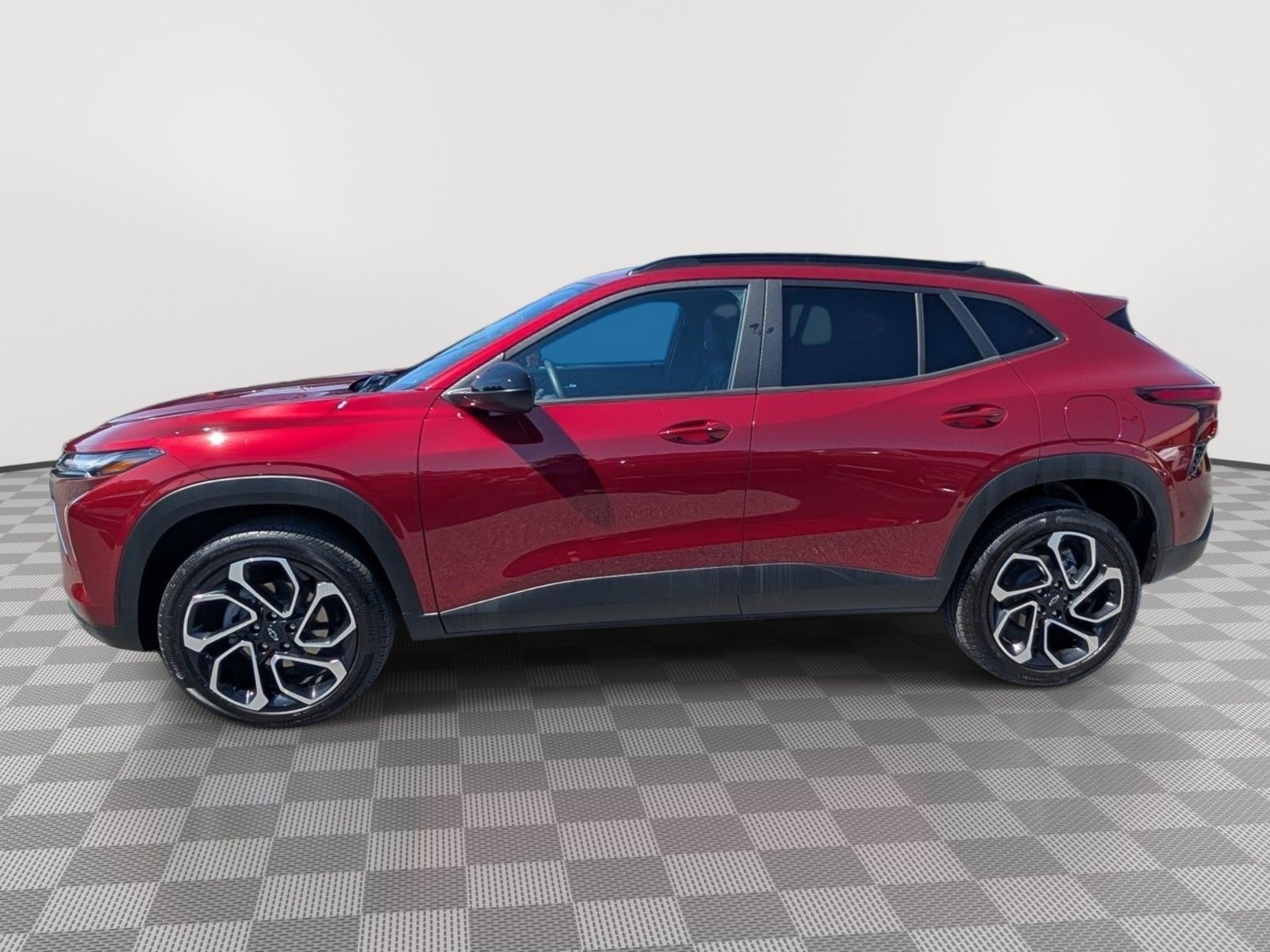 Used 2025 Chevrolet Trax RS w/ Driver Confidence Package FWD image 2