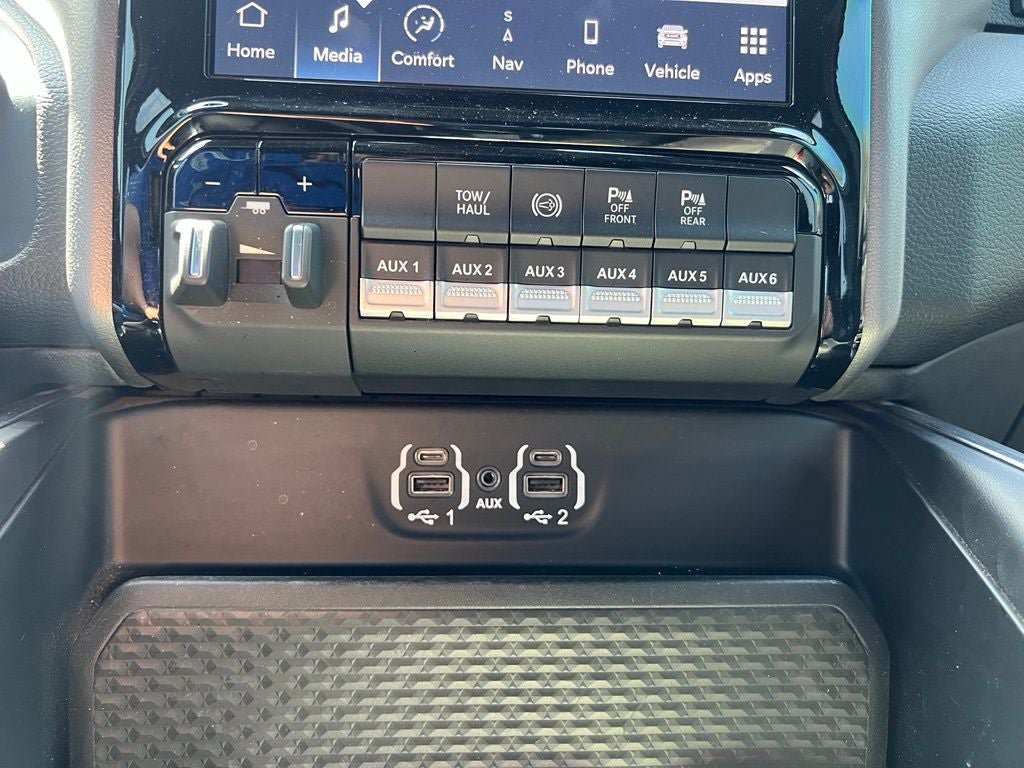 Used 2024 RAM 2500 Laramie w/ Night Edition AWD/4WD image 25