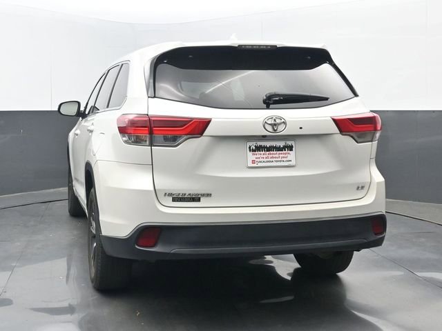 Used 2018 Toyota Highlander Plus FWD image 4