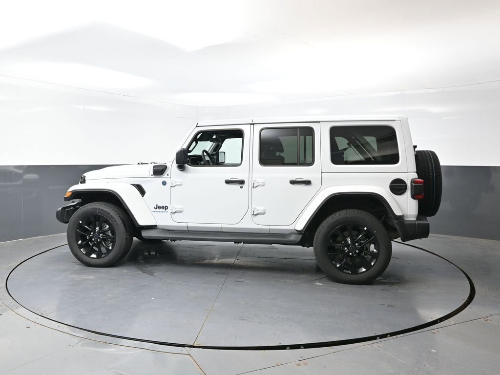 Used 2025 Jeep Wrangler Unlimited Sahara AWD/4WD image 10