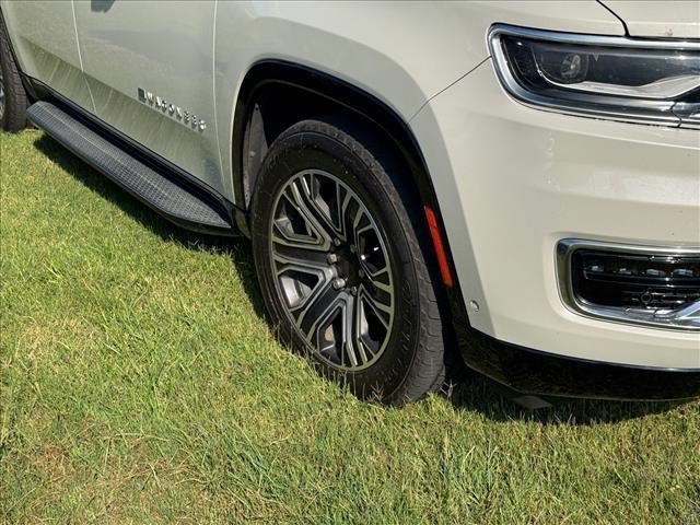 Used 2022 Jeep Wagoneer Series III w/ Convenience Group I AWD/4WD image 11