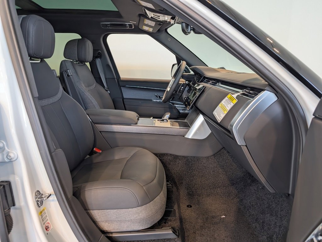 New 2025 Land Rover Range Rover SE image 34