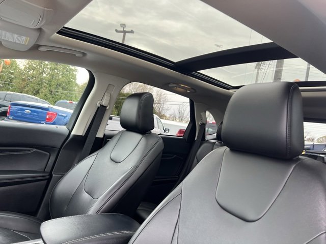 Used 2021 Ford Edge Titanium w/ Equipment Group 301A image 3