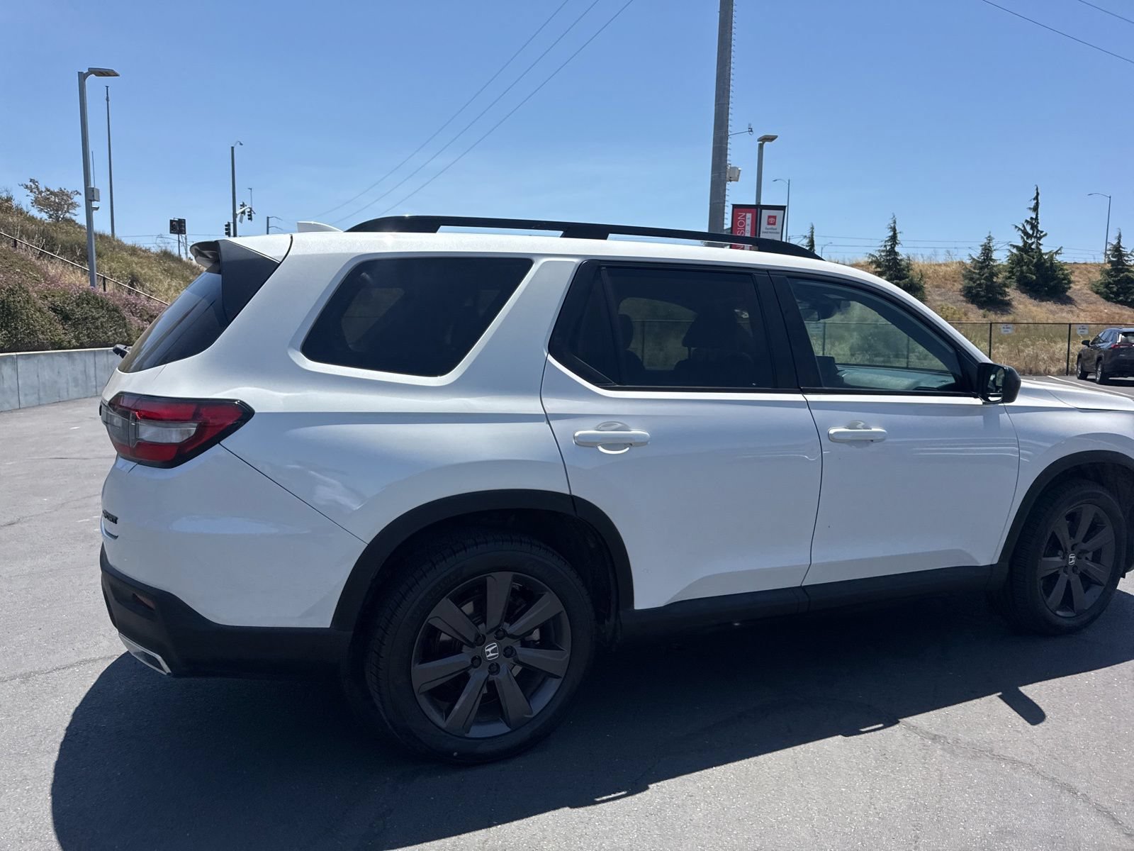 Used 2023 Honda Pilot Sport image 7
