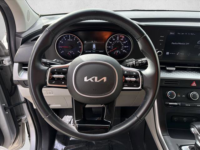 Used 2022 Kia Carnival LX image 14