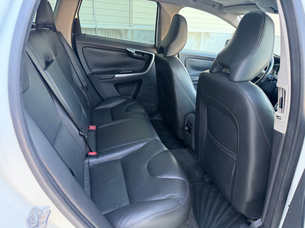 Used 2016 Volvo XC60 T5 Premier w/ Proximity Package FWD image 25