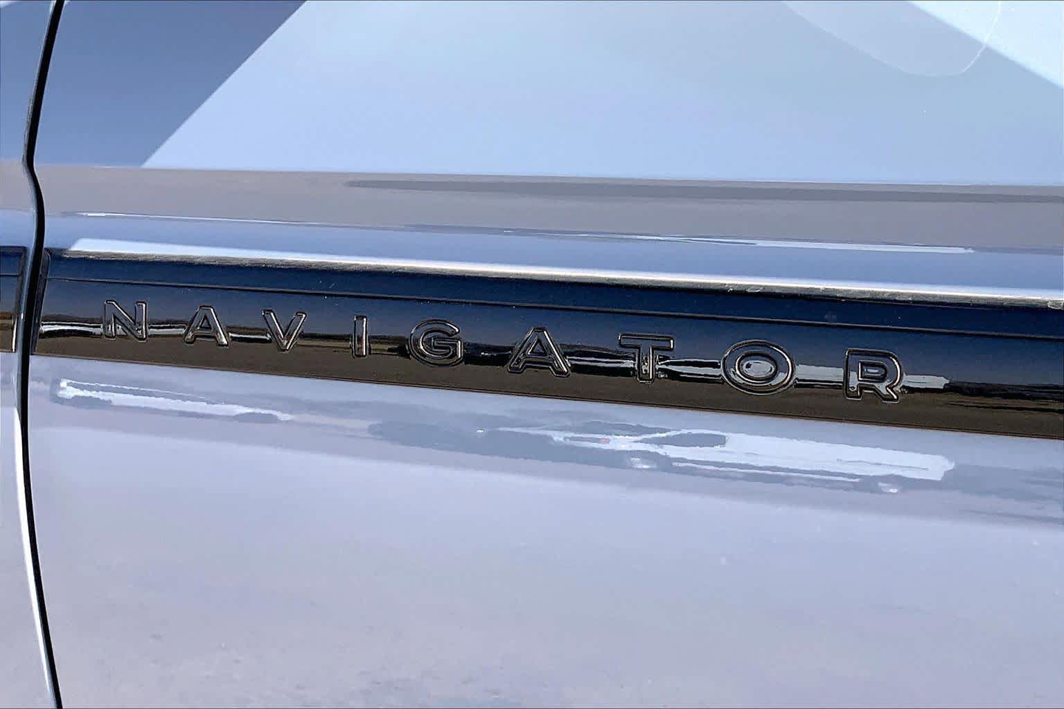 New 2026 Lincoln Navigator Reserve w/ Jet Appearance Package AWD/4WD image 15