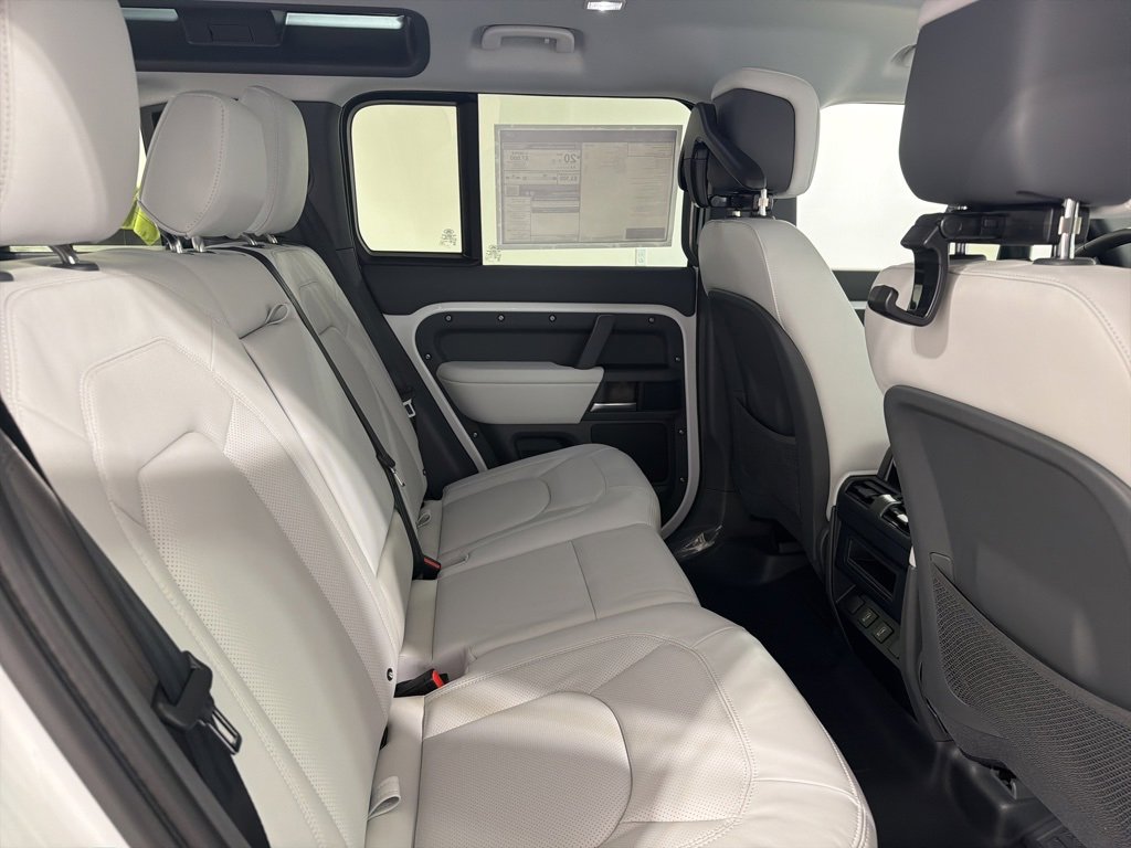 New 2026 Land Rover Defender 110 X-Dynamic SE image 28