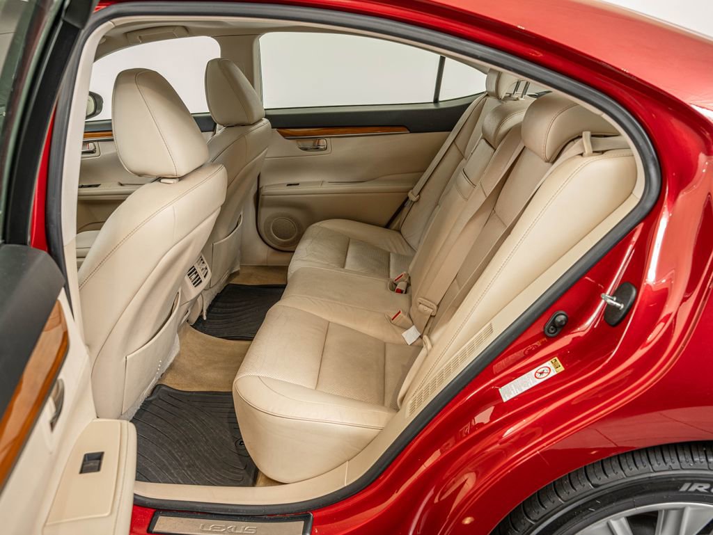 Used 2014 Lexus ES 300h w/ Luxury Package w/Bamboo Trim image 31