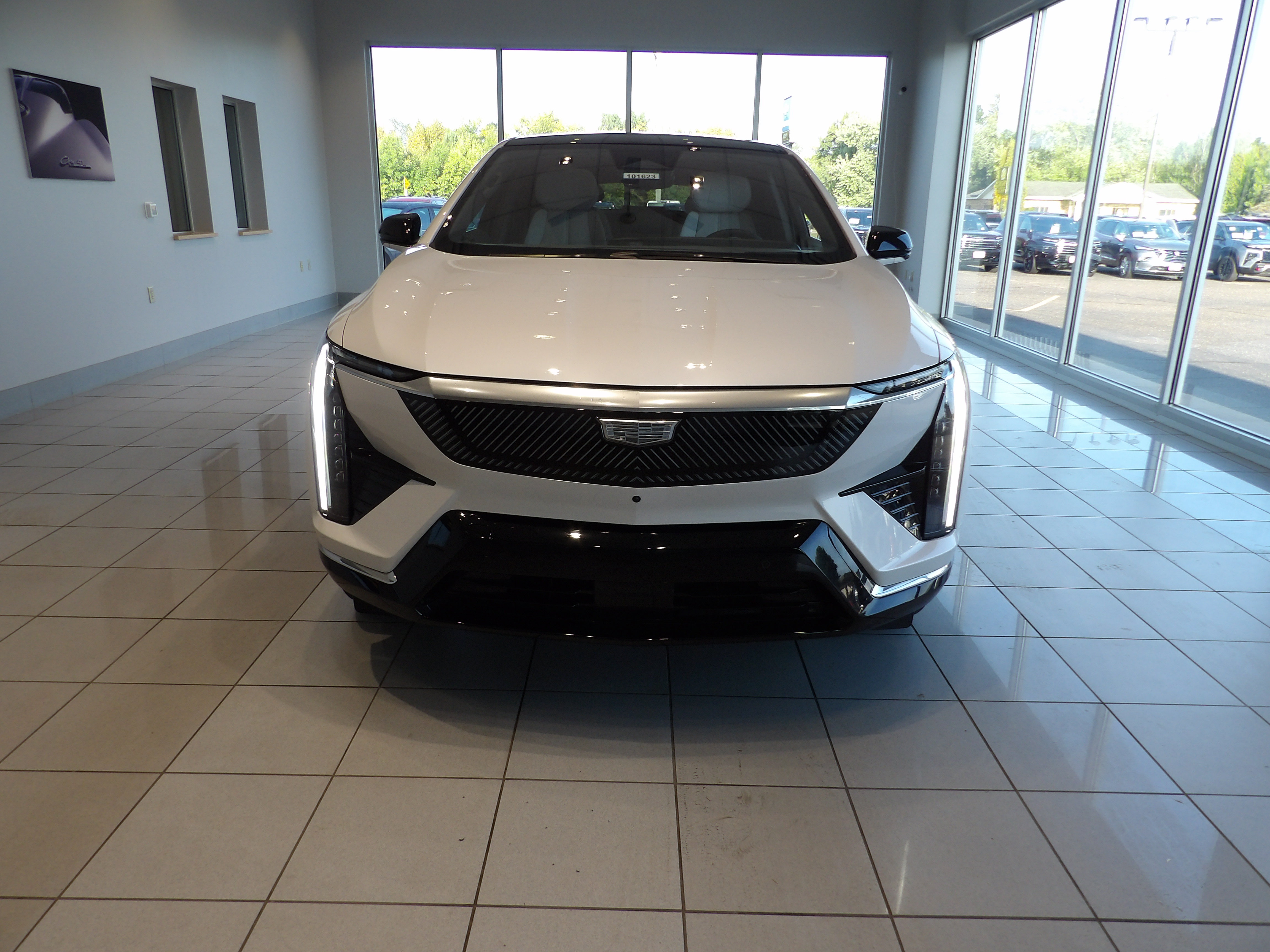 Used 2025 Cadillac Optiq Luxury 1 AWD/4WD image 2