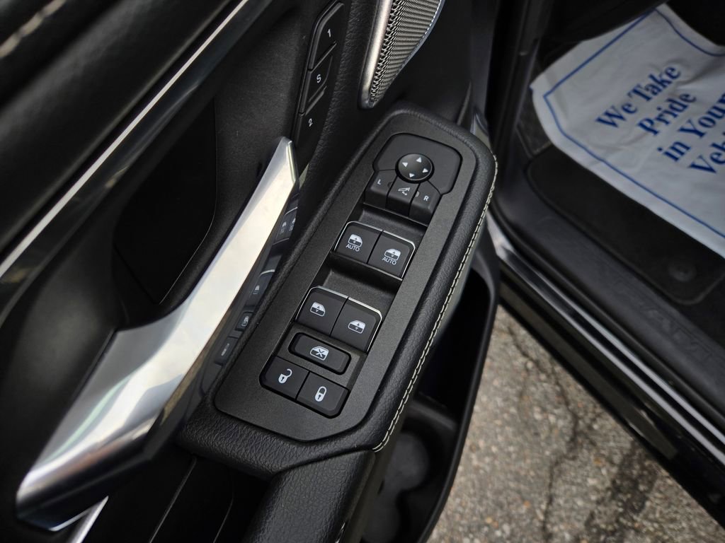 Used 2025 RAM 1500 Laramie w/ Night Edition AWD/4WD image 15