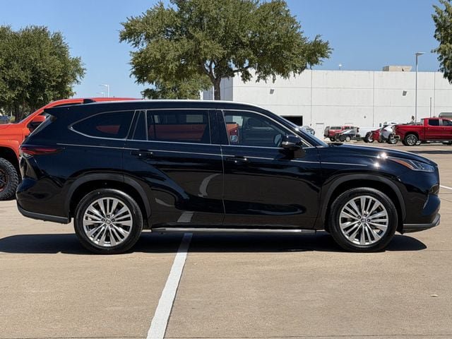 Used 2024 Toyota Highlander Platinum FWD image 3