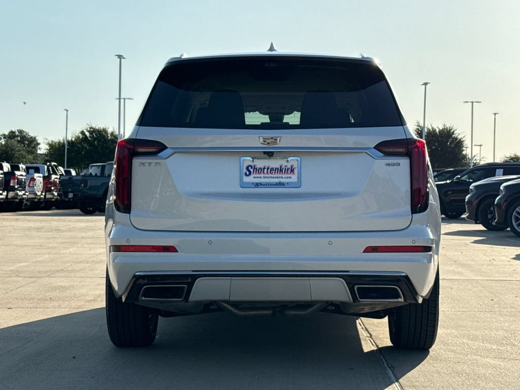 Used 2024 Cadillac XT6 Premium Luxury w/ Technology Package FWD image 7