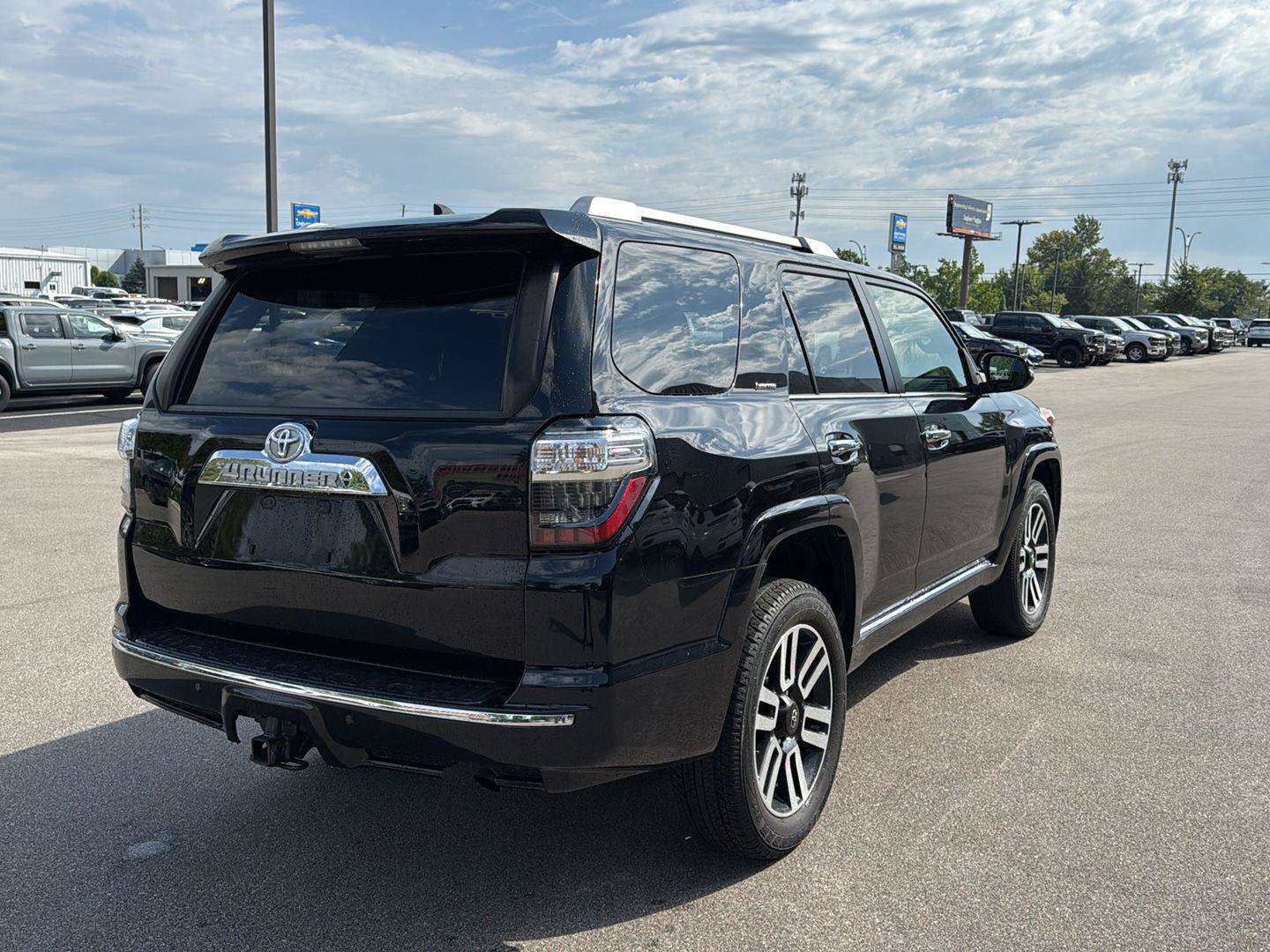 Used 2023 Toyota 4Runner Limited AWD/4WD image 3