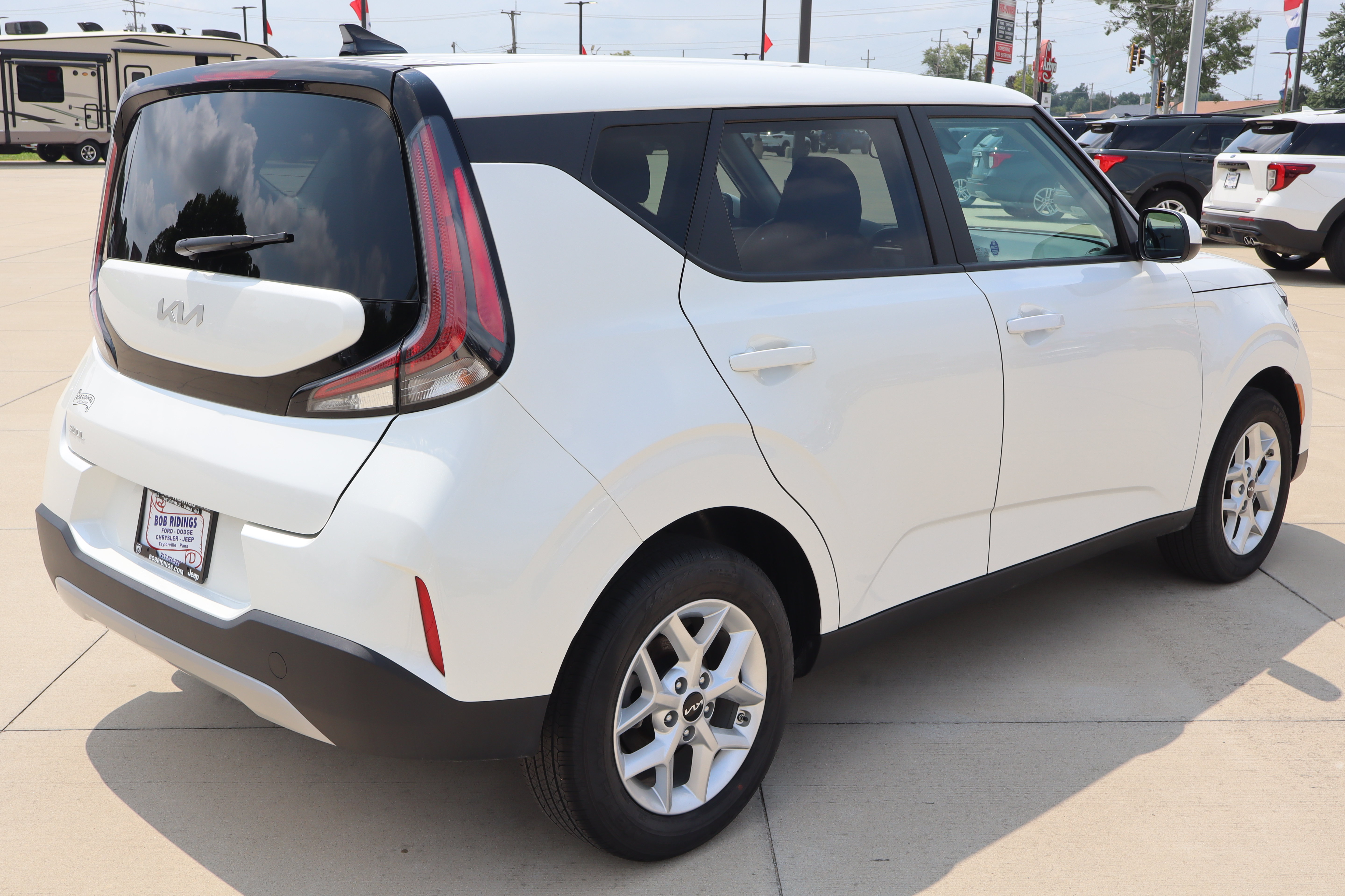 Used 2025 Kia Soul LX w/ LX Technology Package FWD image 5