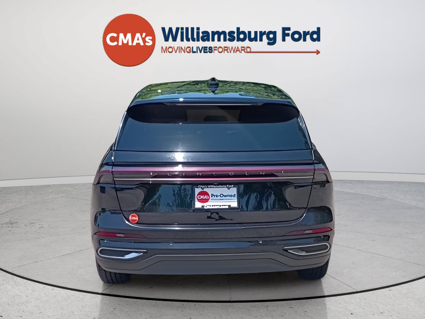 Used 2025 Lincoln Nautilus Premier AWD/4WD image 4
