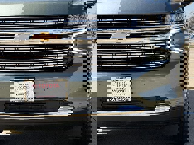 Used 2023 Chevrolet Suburban Premier image 9