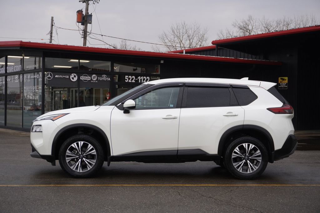Used 2023 Nissan Rogue SV image 4