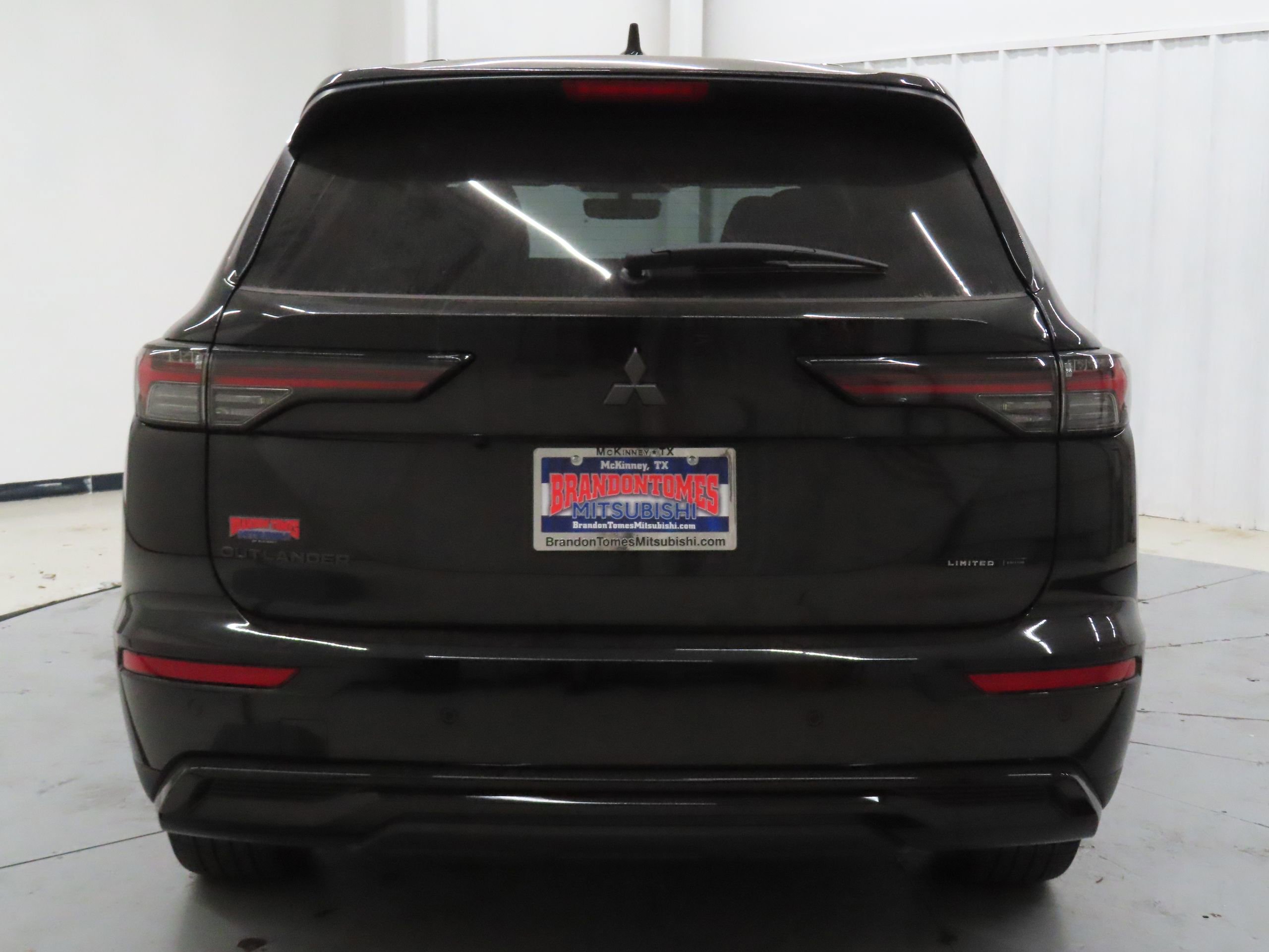 New 2026 Mitsubishi Outlander LE FWD image 4