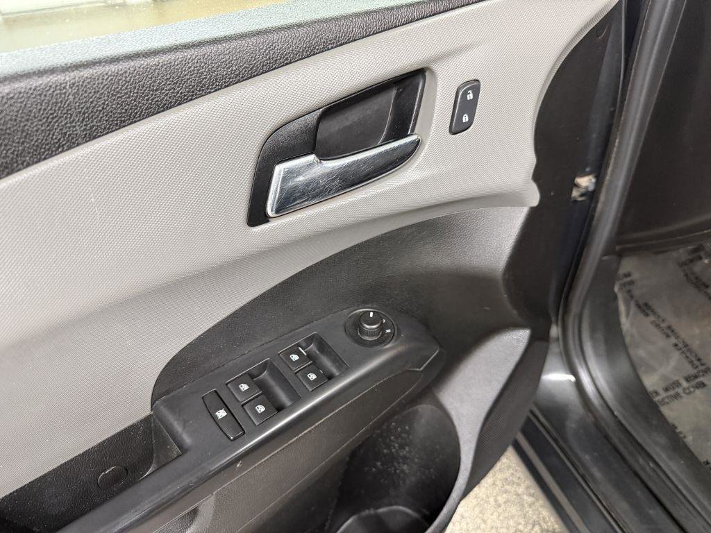 Used 2015 Chevrolet Sonic LT FWD image 18
